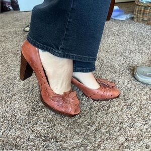 Women's Leather Peep-Toe Heel with Floral Accent - Rust